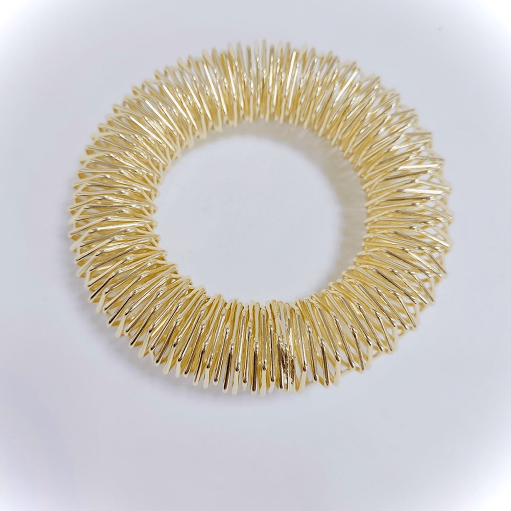 Chic Gold Spiral Bracelet